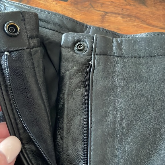 Danier Black Leather Pants Flat Front Boot Cut size 6 - Picture 7 of 9